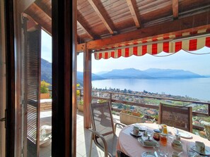 House | Dining - Holiday Home in Maccagno With Pool (Maccagno con Pino e Veddasca)