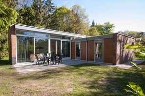 Bungalow | Outdoor dining