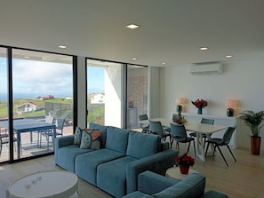 Dining - Casa OM Comfortable Holiday Residence (Calheta)