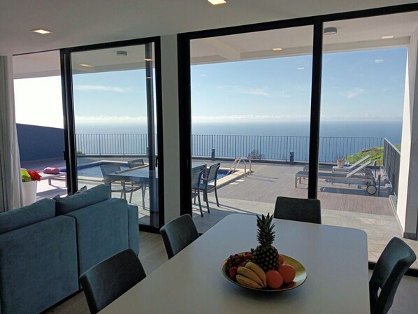Dining - Casa OM Comfortable Holiday Residence (Calheta)