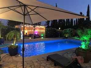 Casa | Piscina | Una piscina cubierta, una piscina al aire libre