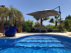 Casa | Piscina | Una piscina cubierta, una piscina al aire libre