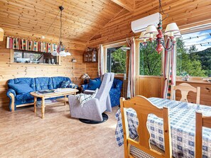 House | Dining - 6 Person Holiday Home in Anneland (Gulen)