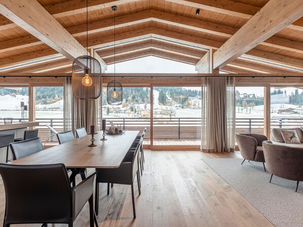 Dining - Luxury Penthouse, ski Lift Within Walking Distance (Westendorf)
