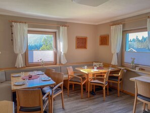 House | Dining