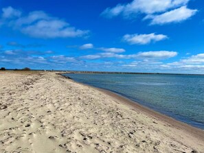 A sandy beach with a calm sea and a clear sky. - 5 Person Holiday Home in Lottorp (Löttorp)