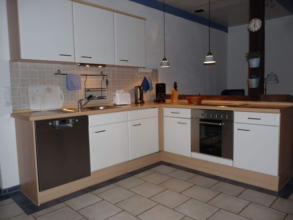 Apartment | Private kitchen | Oven - at the Organic Farm Angus-hof (Stakendorf)