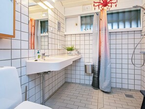 House | Bathroom - 4 Person Holiday Home on a Holiday Park in Karrebaeksminde (Karrebæksminde)