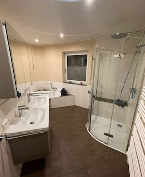 Private kitchen - Nice Apartment in Himmelkron (Himmelkron)