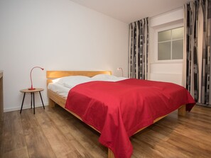 شقة | 2 عدّة غرف نوم وطراز فريد لكل وحدة وملاءات أسرّة