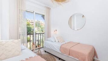 Huoneisto | 2 makuuhuonetta, yksilöllisesti kalustettu, vuodevaatteet