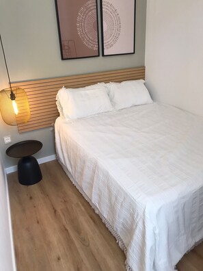 1 غرفة نوم ومكواة/لوح كي وواي فاي وملاءات أسرّة