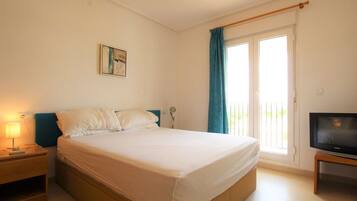 Apartment | 2 bedrooms, individually furnished, iron/ironing board, bed sheets