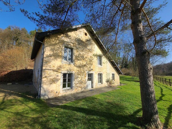 Lovely Holiday Home In Orval With Garden - Florenville