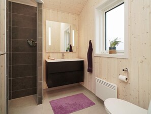 House | Bathroom - 5 Star Holiday Home in Horve (Follenslev)
