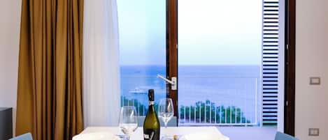 Luxury Condo, Sea View | Living area