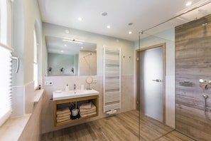 Apartment | Bathroom