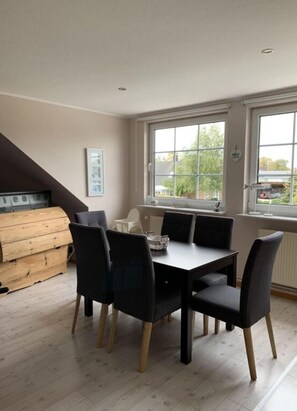 Dining - Holiday Apartment Leah (Toenning)