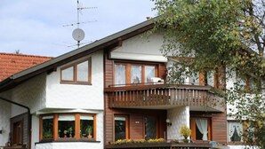 A two-story house with a balcony, wooden shutters, and a satellite dish. - Cosy Holiday Home With Garden (Titisee-Neustadt)