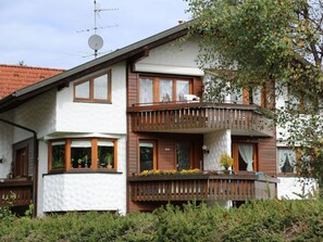Exterior - Cosy Holiday Home With Garden (Titisee-Neustadt)