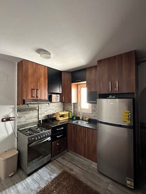 Fridge, microwave, oven, stovetop - Luxury apartment with great location and pool view (Sharm El-Sheikh)