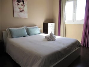 Maison | 2 chambres, ameublement personnalisé, fer et planche à repasser