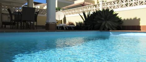 獨棟房屋 | 游泳池 | 室內游泳池和室外游泳池