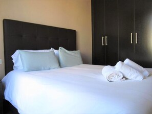 Nhà | 2 phòng ngủ, trang bị nội thất với thiết kế riêng biệt