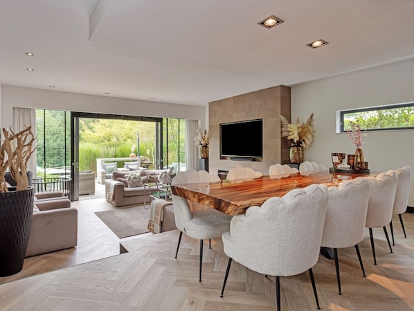 Villa | Dining