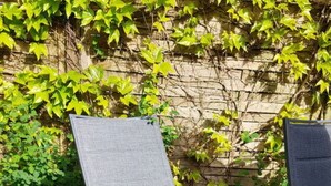 A sun lounger with a grey fabric seat and backrest, positioned on a metal stand. - Haus Limosa Comfortable Holiday Residence (Friedrichstadt)