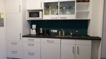 House | Private kitchen | Oven, electric kettle, toaster