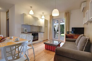 Apartment | Living room - Comfortable Apartment With Private Terrace (Fazana)