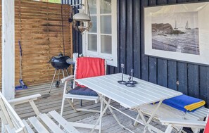 Outdoor dining - 2 bedroom lovely home in Liatorp (Liatorp)