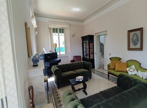 Living area - Villa Fazia Comfortable Holiday Residence (Ortezzano)
