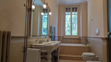 Villa | Bathroom