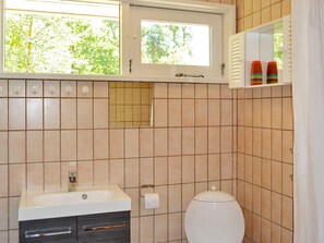 Bathroom - 6 Person Holiday Home in Nexo (Nexø)