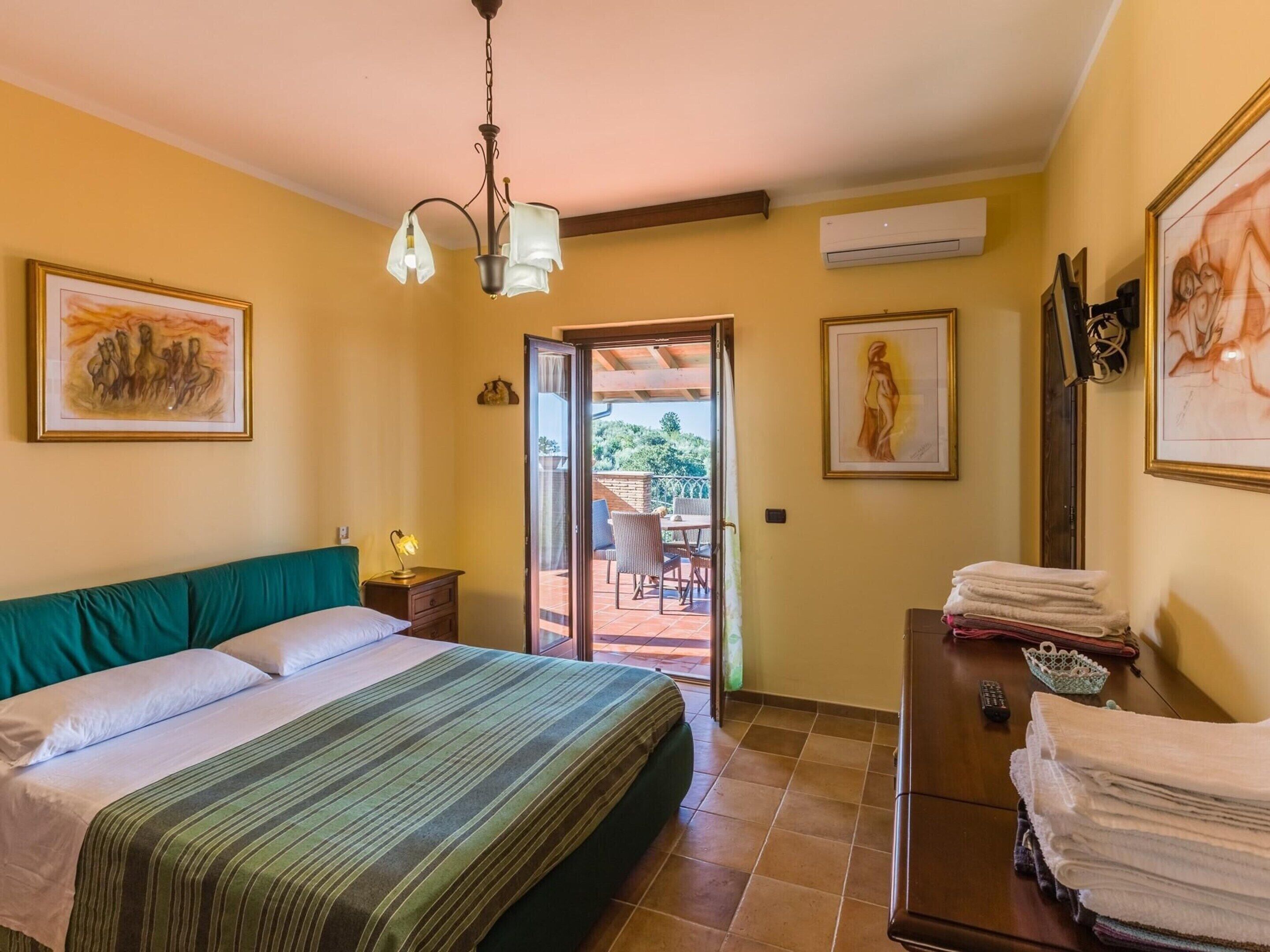 4 bedrooms, individually furnished