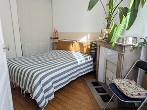 1 habitación, tabla de planchar con plancha, wifi y ropa de cama 