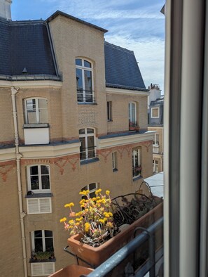 Interior - 1 Bedroom Apartment in Paris (Paris)