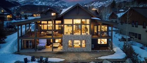 المنشأة من الخارج