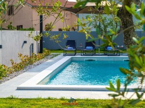 Outdoor pool - Villa Barbara Comfortable Holiday Residence (Svetvincenat)