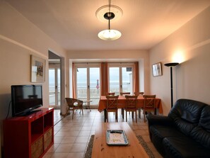 Dining - Seaside Stay w/ Large Terrace (De Haan)