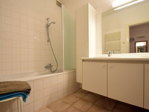 Bathroom - Seaside Stay w/ Large Terrace (De Haan)