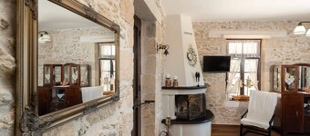 Traditional resort in Heraklion,Crete:perfect for couples, families, and groups.