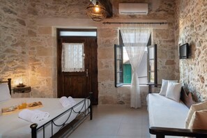 2 slaapkamers, een strijkplank/strijkijzer, wifi, beddengoed