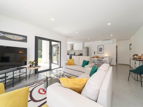 Modern Holiday Home With Private Outdoor Pool