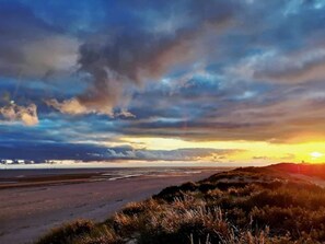 A coastal landscape with a beach, dunes, and a sunset. - 4 Star Holiday Home in Blavand (Blavand)