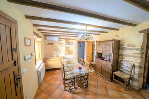 Dining - Rustic Mountain Stay, Laroya (Laroya)