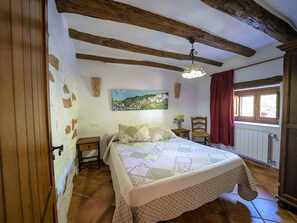 House | 3 bedrooms, individually furnished, bed sheets - Rustic Mountain Stay, Laroya (Laroya)