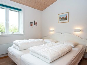 House - 6 Person Holiday Home in Tarm (Tarm)